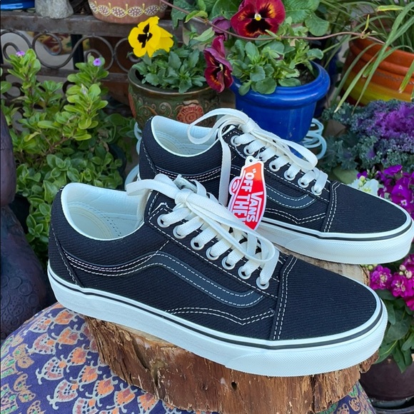 NIB Black Old Skool Vans Sz 8 - Picture 2 of 16